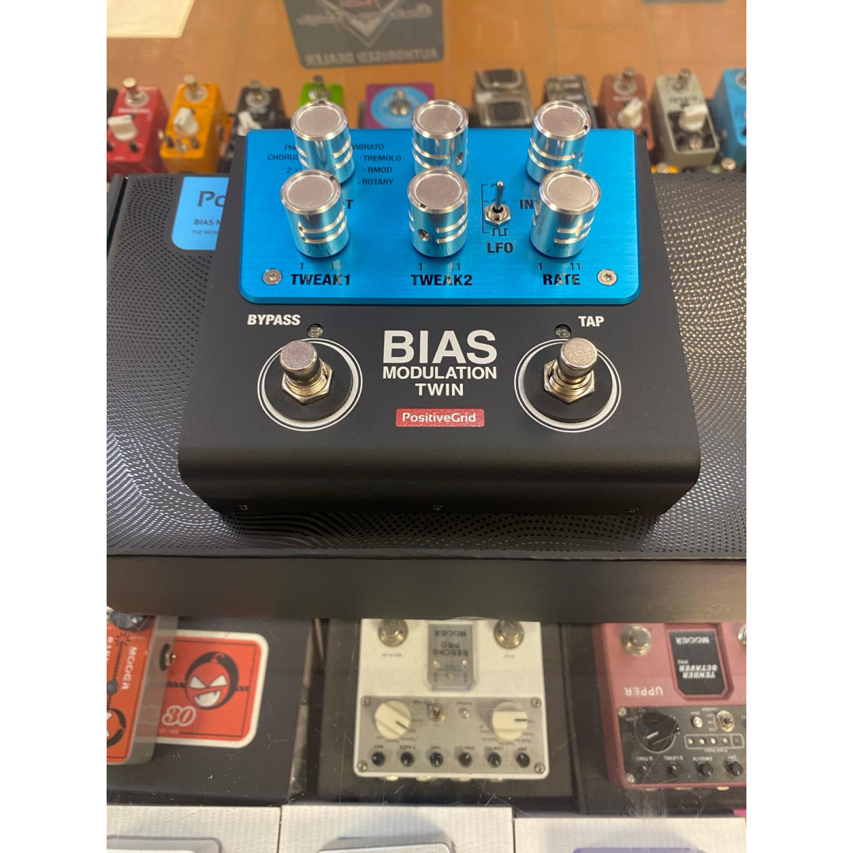 Positive Grid Bias Modulation Twin, Pedale per chitarra con più modulazioni. MERULA Positive Grid Bias Modulation Twin, Pedale per chitarra con più modulazioni. MERULA